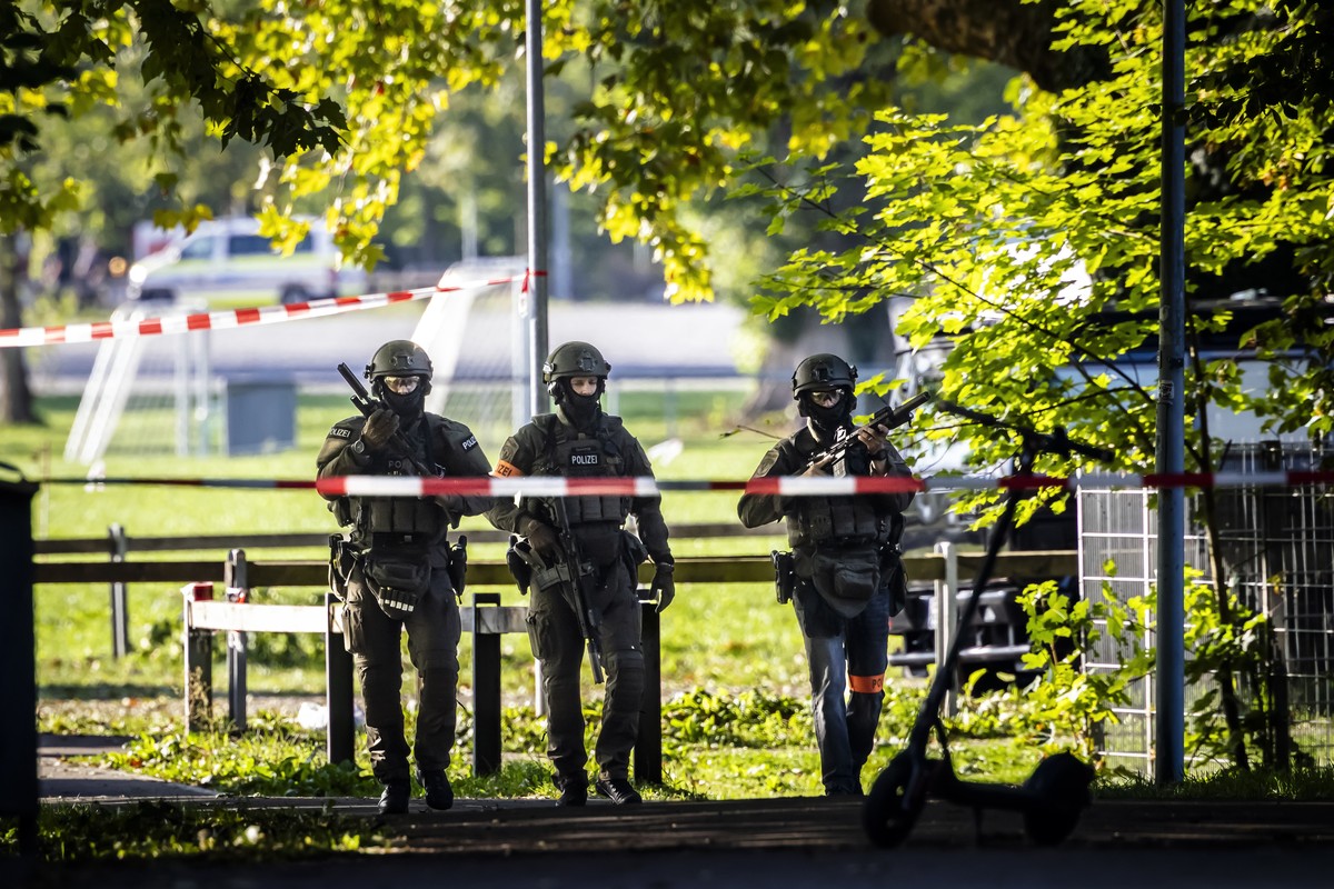 epa13199960 Armed police officers patrol near the Schachen horse racing track following a shooting, in Aarau, Switzerland, 30 August 2026. One person was killed and five others were injured in an over ...
