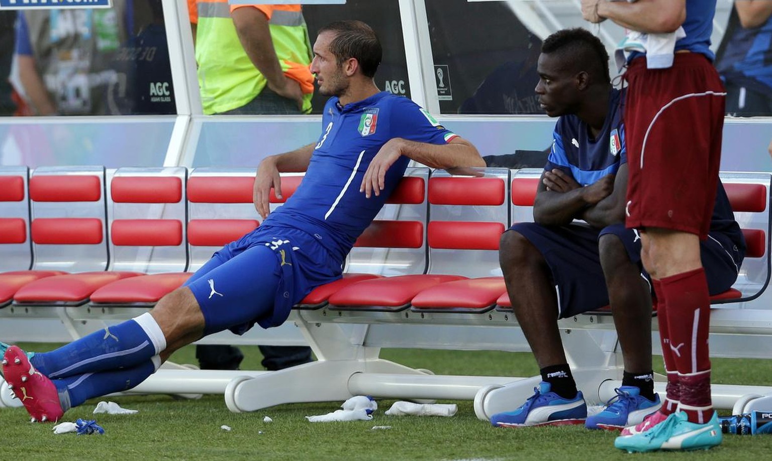 Italy&#039;s Giorgio Chiellini, Mario Balotelli and goalkeeper Gianluigi Buffon, from left, rest after the group D World Cup soccer match between Italy and Uruguay at the Arena das Dunas in Natal, Bra ...