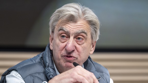 Nick Hayek, CEO, spricht an der Bilanzmedienkonferenz der Swatch Group, am Donnerstag, 16. Maerz 2023, in Biel. (KEYSTONE/Peter Schneider)