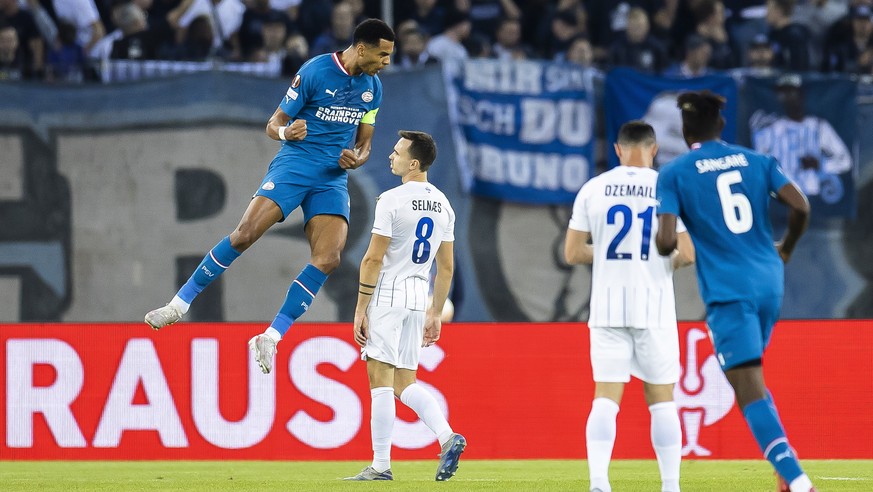 epa10227263 Eindhoven&#039;s Cody Gakpo (L) celebrates after scoring the third goal for his side during the UEFA European League Group A soccer match between FC Zuerich and PSV Eindhoven at Letzigrund ...