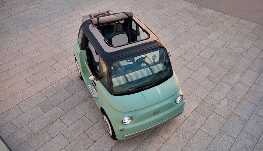 An optional roll-top underlines the longing for eternal summer.
