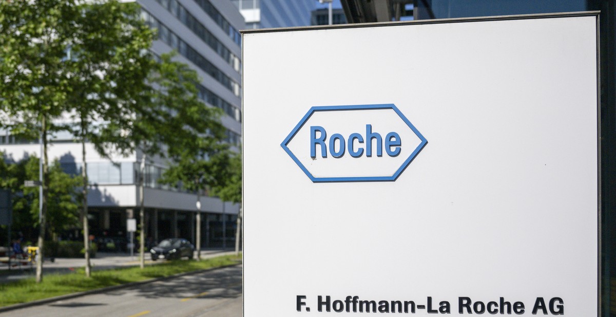 Der Hauptsitz des Roche-Konzerns an der Grenzacherstrasse in Basel, am Dienstag, 14. Mai 2024. (KEYSTONE/Georgios Kefalas)