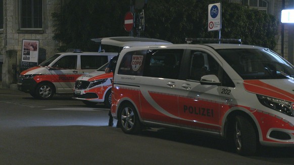 Einsatzkräfte am Unfallort.