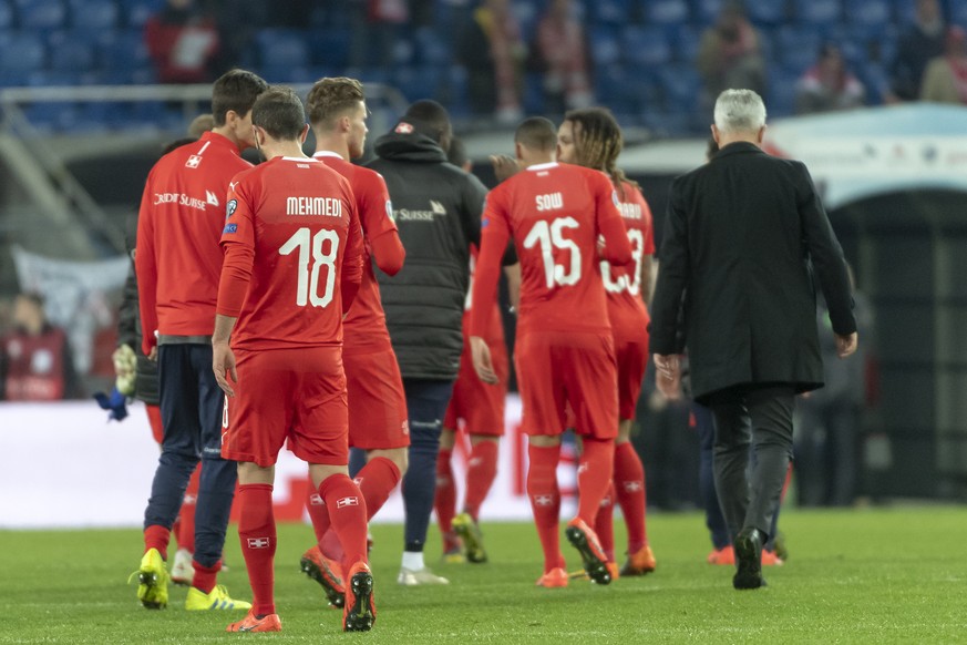 epa07465736 Switzerland&#039;s players leave the pitch after the UEFA Euro 2020 qualifying Group D soccer match between Switzerland and Denmark at the St. Jakob-Park stadium in Basel, Switzerland, 26  ...
