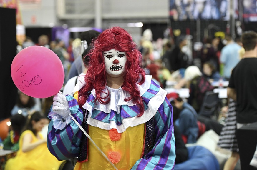 epa06223080 A cosplayer dressed as a scary clown character attends the Oz Comic-Con convention in Brisbane, Australia, 24 September 2017. The event runs from 23 to 24 September 2017. EPA/DAN PELED AUS ...