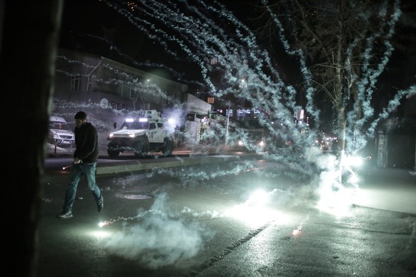 Kurdische Demonstranten lieferten sich am 15. Februar in Istanbul Scharmützel mit der Polizei.<br data-editable="remove">