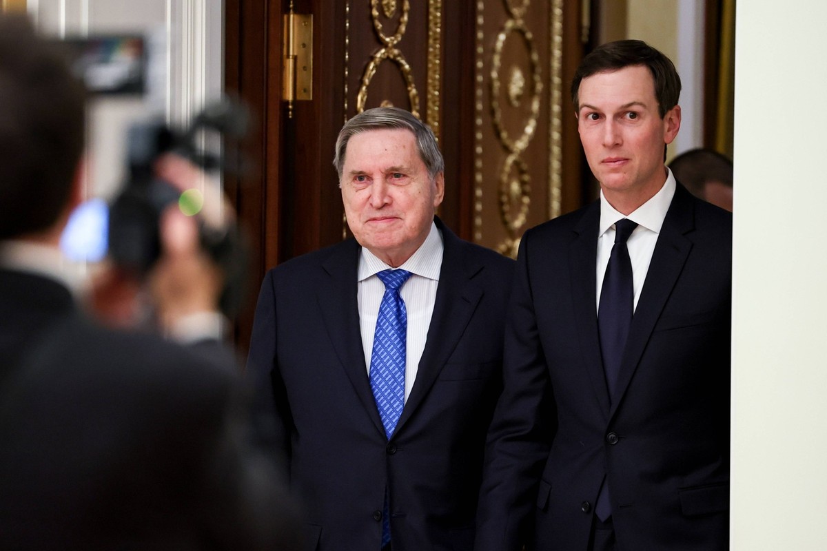 Steve Witkoff (au centre) et Jared Kushner.