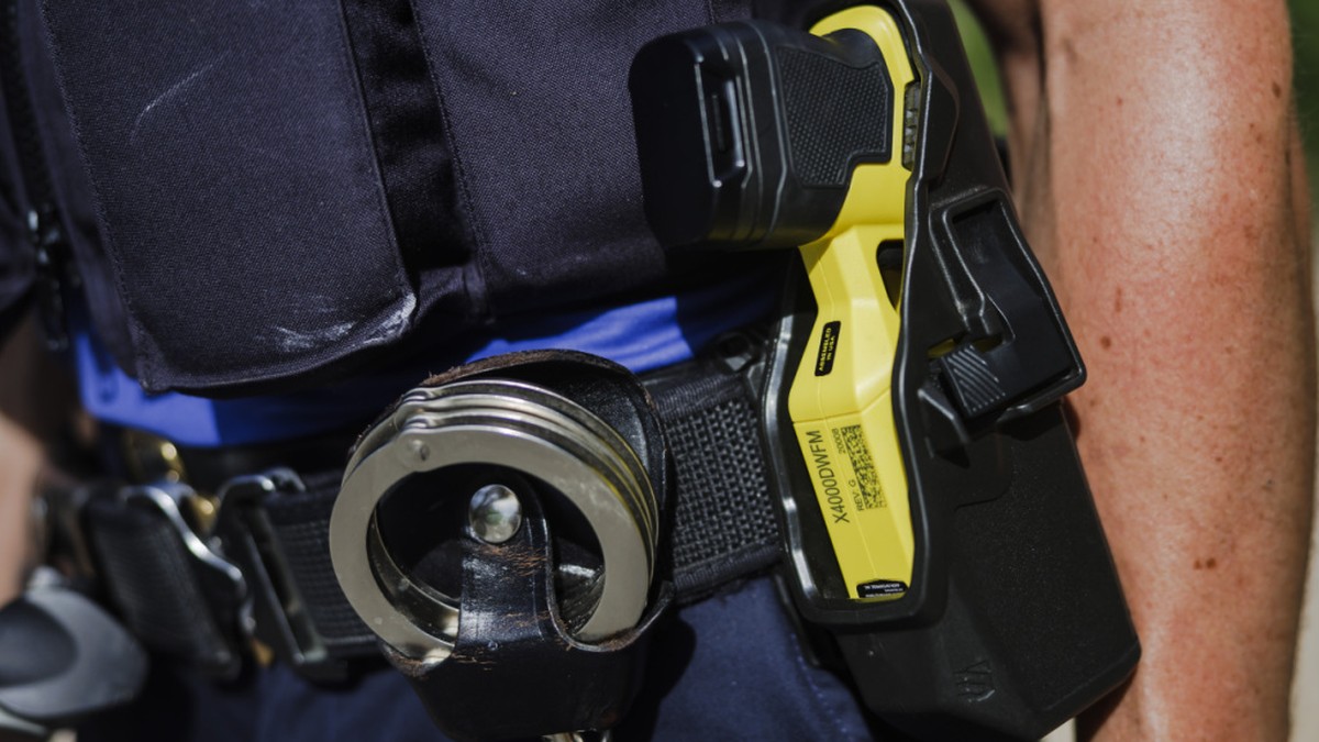 Les tasers peuvent notamment �viter le recours aux armes � feu (photo pr�texte).