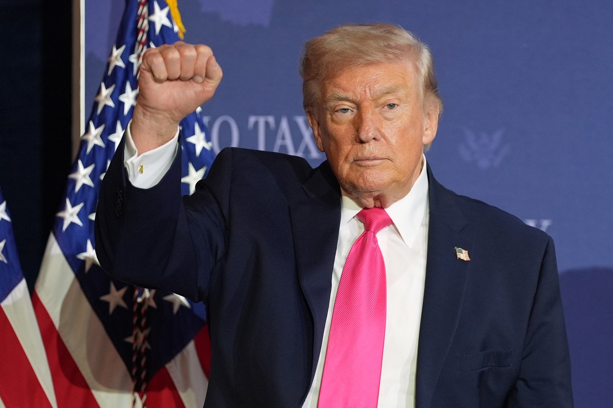 President Donald Trump gestures after a roundtable event about no tax on tips, Thursday, April 16, 2026, in Las Vegas. (AP Photo/Alex Brandon)
Donald Trump