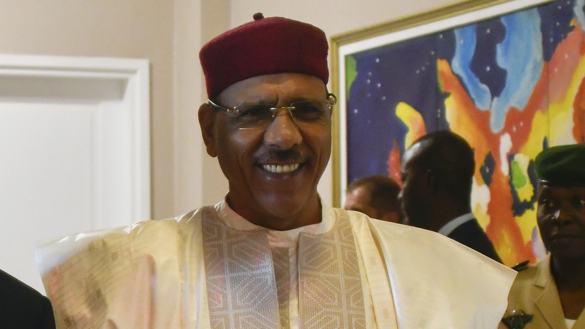 FILE - U..S Secretary of State Antony Blinken, left, poses for a photo with Nigerien President Mohamed Bazoum during their meeting at the presidential palace in Niamey, Niger, March 16, 2023. Supporte ...