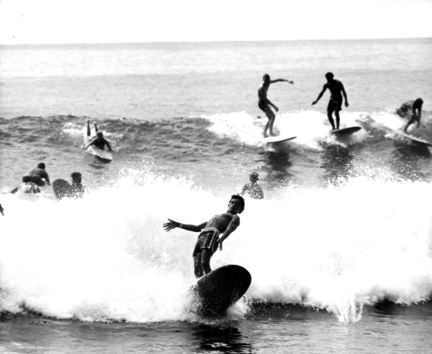 Surfing Surfing in the 1960s in California , USA United States PUBLICATIONxINxAUSxGERxSUIxONLY Copyright: xTopFotox 1336414