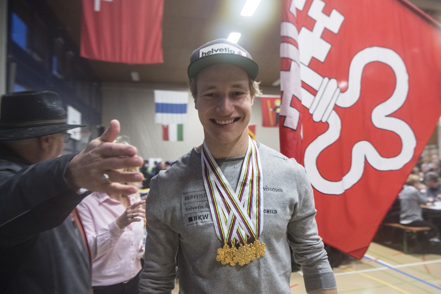 Der fuenffache Ski Alpin Junioren Weltmeister 2018 von Davos, Marco Odermatt wird am Sonntag, 11. Februar 2018, in seiner Heimatgemeinde Buochs im Kanton Nidwalden von der Bevoelkerung herzlichst empf ...