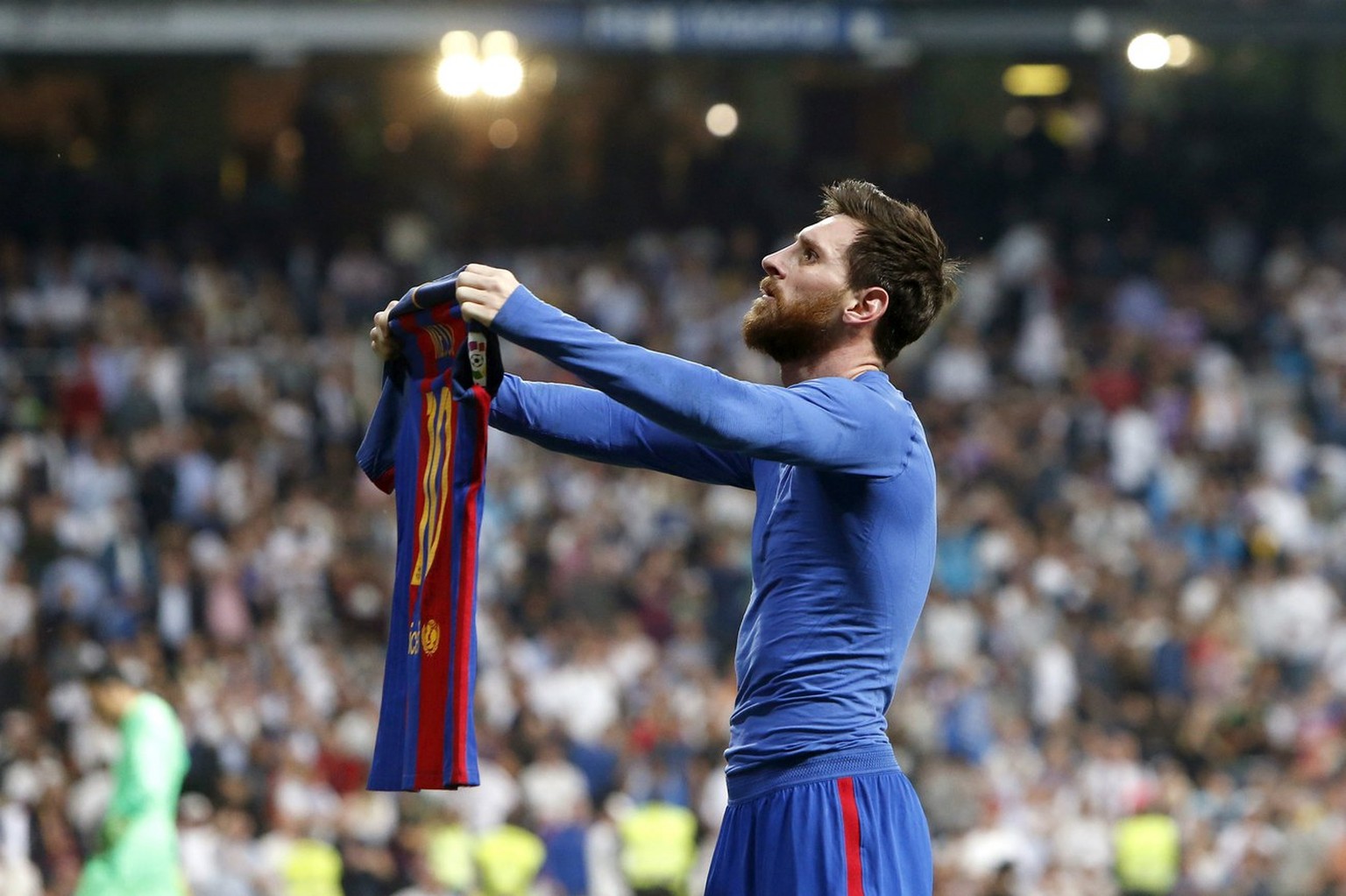 epa05924566 FC Barcelona&#039;s Argentinian striker Lionel Messi jubilates the 3-2-victory against Real Madrid during the Liga Primera Division 33rd round match between Real Madrid and FC Barcelona at ...