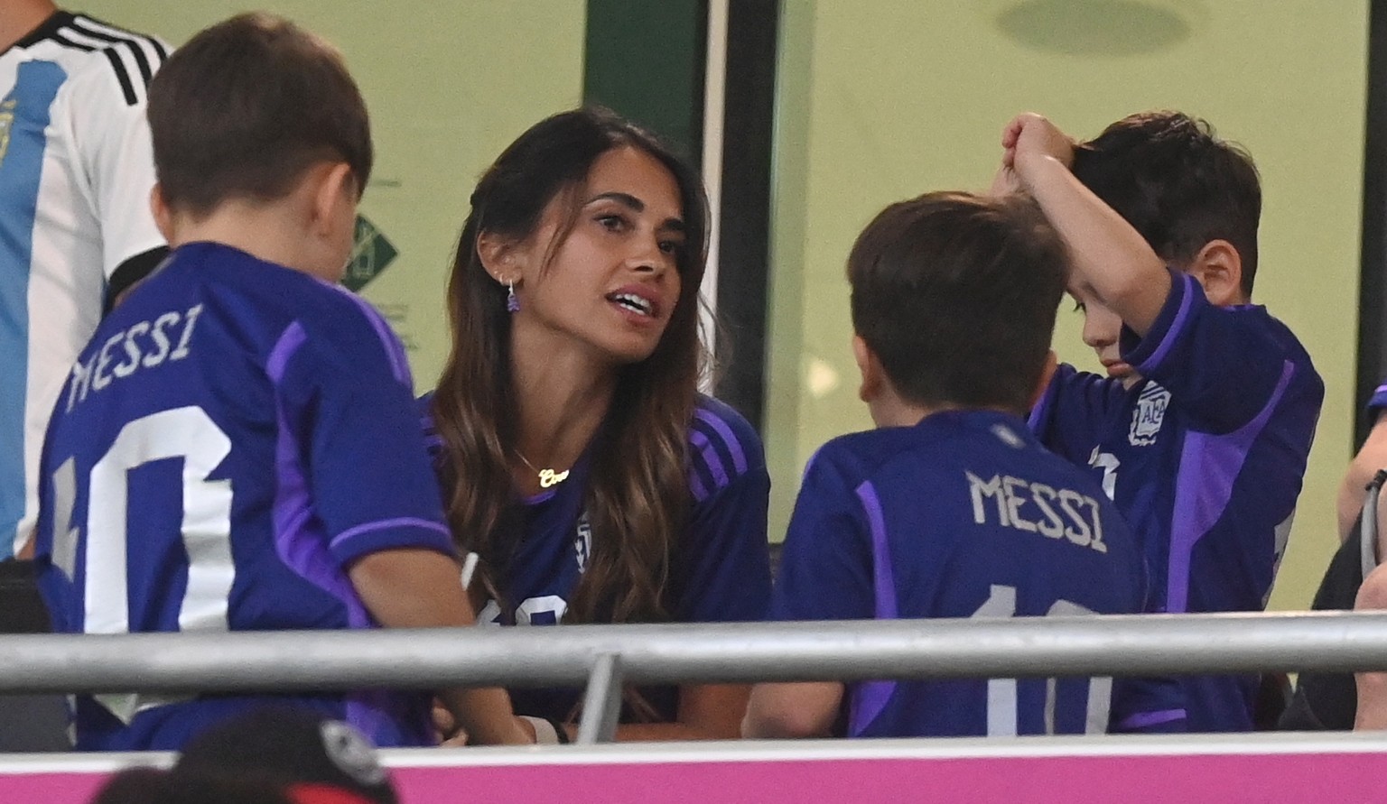 epa10346606 Antonella Roccuzzo (C), the wife of Argentina&#039;s Lionel Messi before the FIFA World Cup 2022 round of 16 soccer match between Argentina and Australia at Ahmad bin Ali Stadium in Doha,  ...