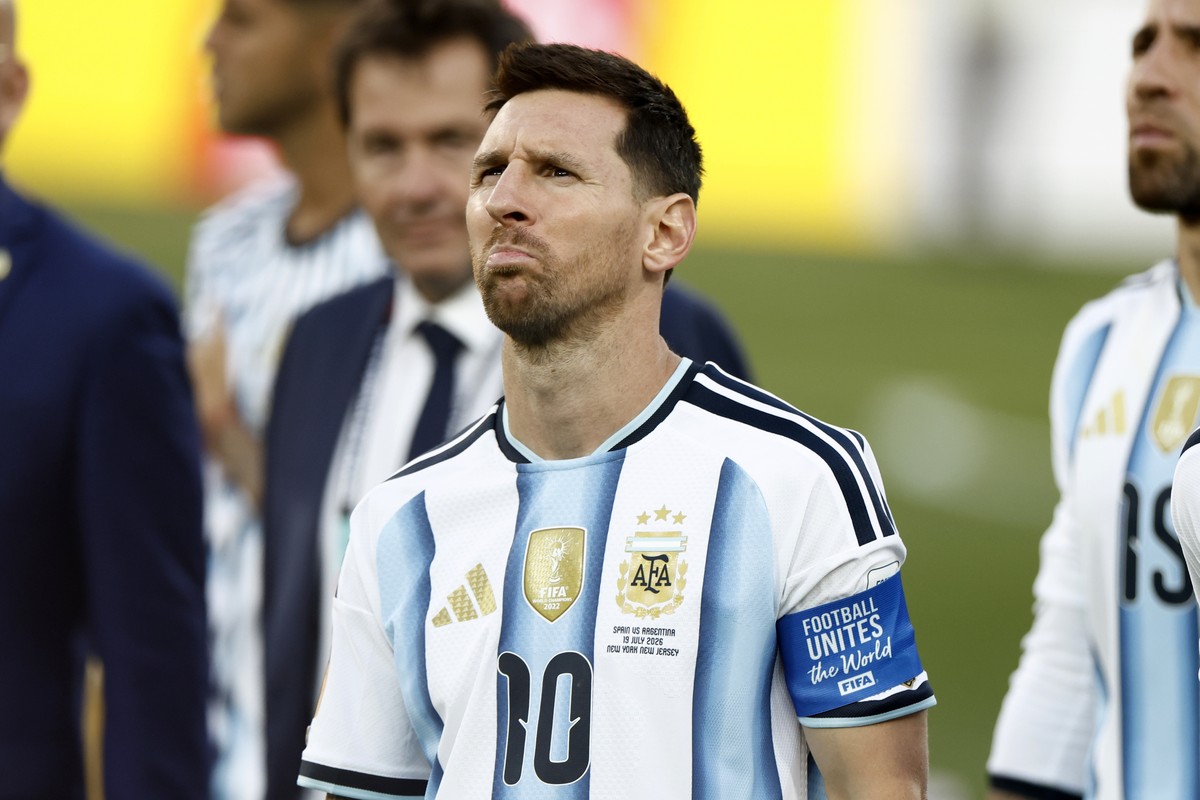 epa13202791 (FILE) - Lionel Messi of Argentina shows disappointment during the awards ceremony after the FIFA World Cup 2026 final match Spain against Argentina, in East Rutherford, New Jersey, USA, 1 ...