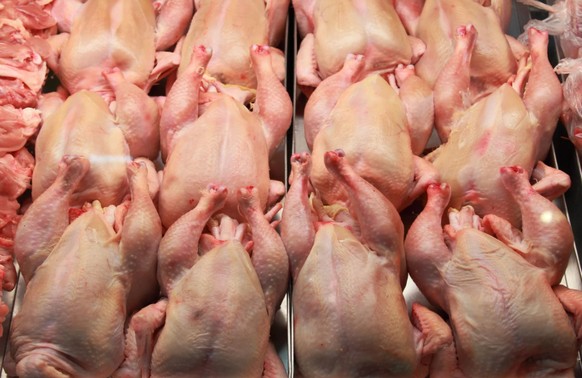 In der Schweiz wurden im Jahr 2024 82 Millionen Hühner geschlachtet.