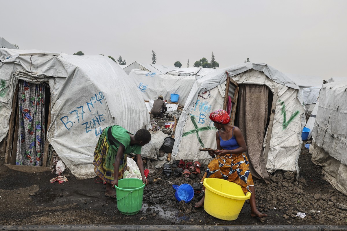 epa11873330 Internally Displaced Persons sit outside their makeshift shelters at Lushagala camp in Goma, Democratic Republic of the Congo, 03 February 2025. Lushagala Kashaka IDP camp, which hosts abo ...
