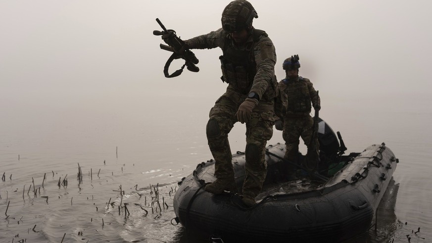 A Ukrainian soldier jumps out of the boat on Sunday on the coast of Dnipro on the front line near Kherson, Ukraine.  August 15, 2023. (AP Photo/Alex Babenko)