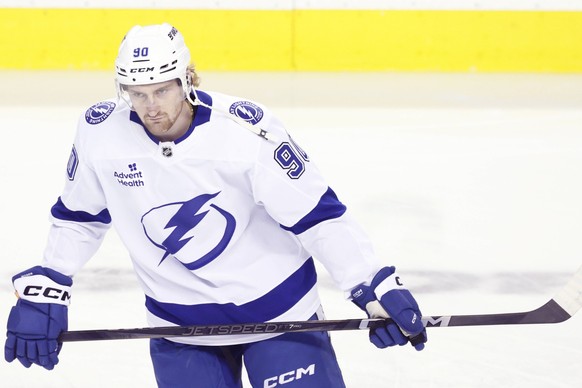 Profile photo on Tampa Bay Lightning D J.J. Moser, from Switzerland, during an NHL, Eishockey Herren, USA National Hockey League game against the Calgary Flames in Calgary, Alta., Dec. 12, 2024. digit ...