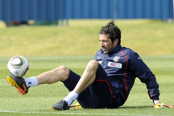 Bildnummer: 06018824 Datum: 10.06.2010 Copyright: imago/Gribaudi/ImagePhoto
Centurion (S�d Afrika) 10/06/2010 - Training Italien: Gianluigi Buffon PUBLICATIONxNOTxINxITA; Fussball Herren WM Vorbereit ...