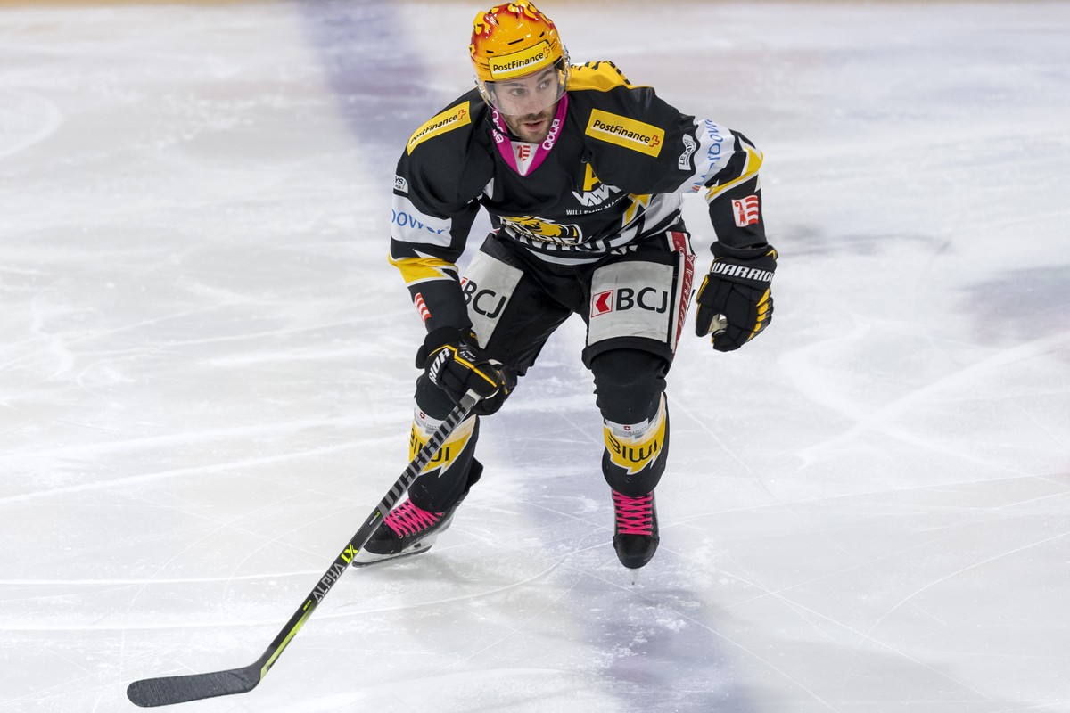 Ajoies PostFinance Top Scorer Philip-Michael Devos beim Eishockey-Qualifikationsspiel der National League zwischen dem HC Ajoie und dem HC Davos in der Raiffeisen Arena in Porrentruy, am Donnerstag, 2 ...