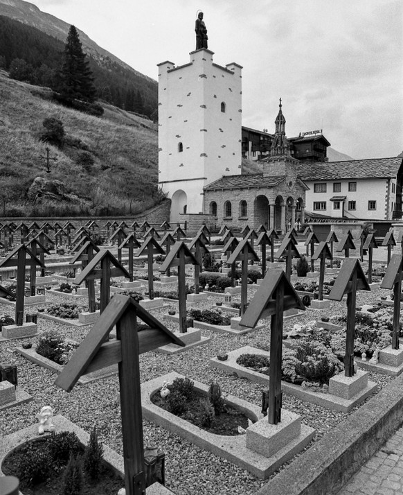 Stille liegt über dem Friedhof in Saas-Grund.
