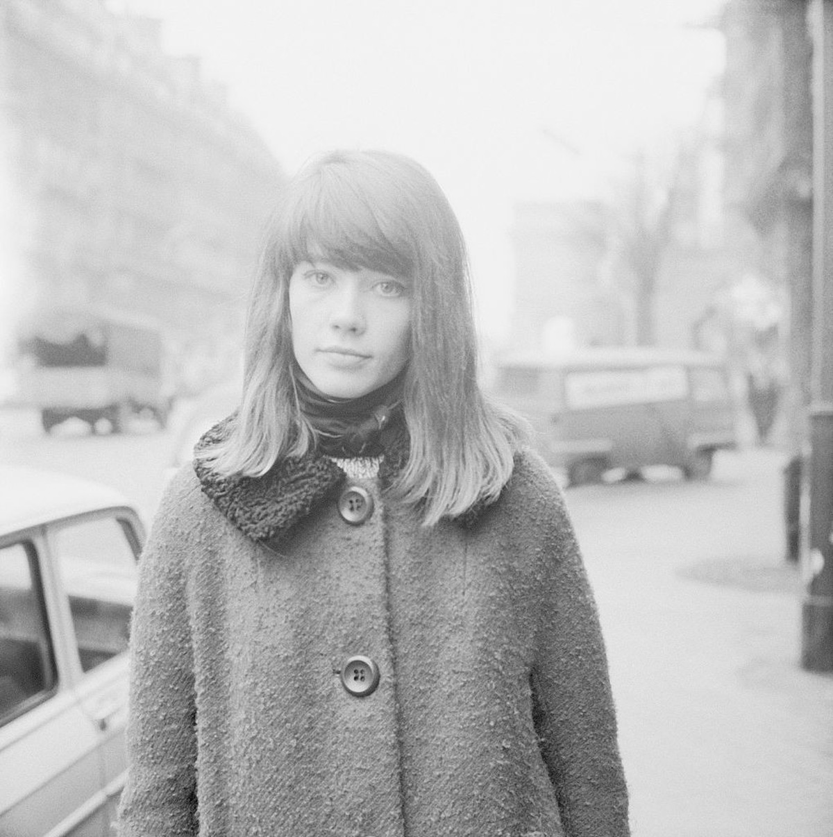 French singer Francoise Hardy on the streets of Paris. (Photo by Pierre Vauthey/Sygma/Sygma via Getty Images)