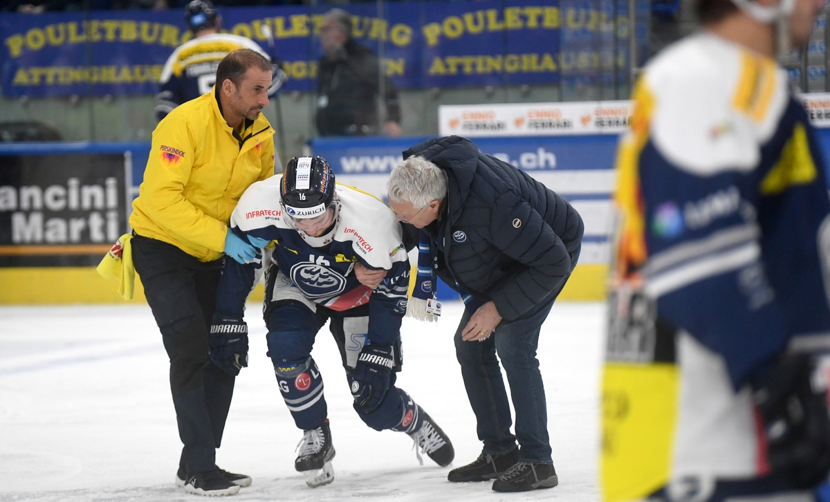 Ambri's player Dominic Zwerger, during the second game of the pre playoffs of the National League 2021/22 between HC Ambri Piotta and LHC Lausanne at the Gottardo Arena in Ambri, Sunday, March 20 ...