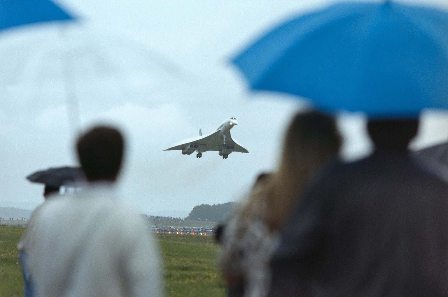 On 22 August 1998, aircraft enthusiasts watch a Concorde of the French airline Air France coming from Paris landing at Zurich-Kloten airport, which celebrated its 50th anniversary the following day wi ...