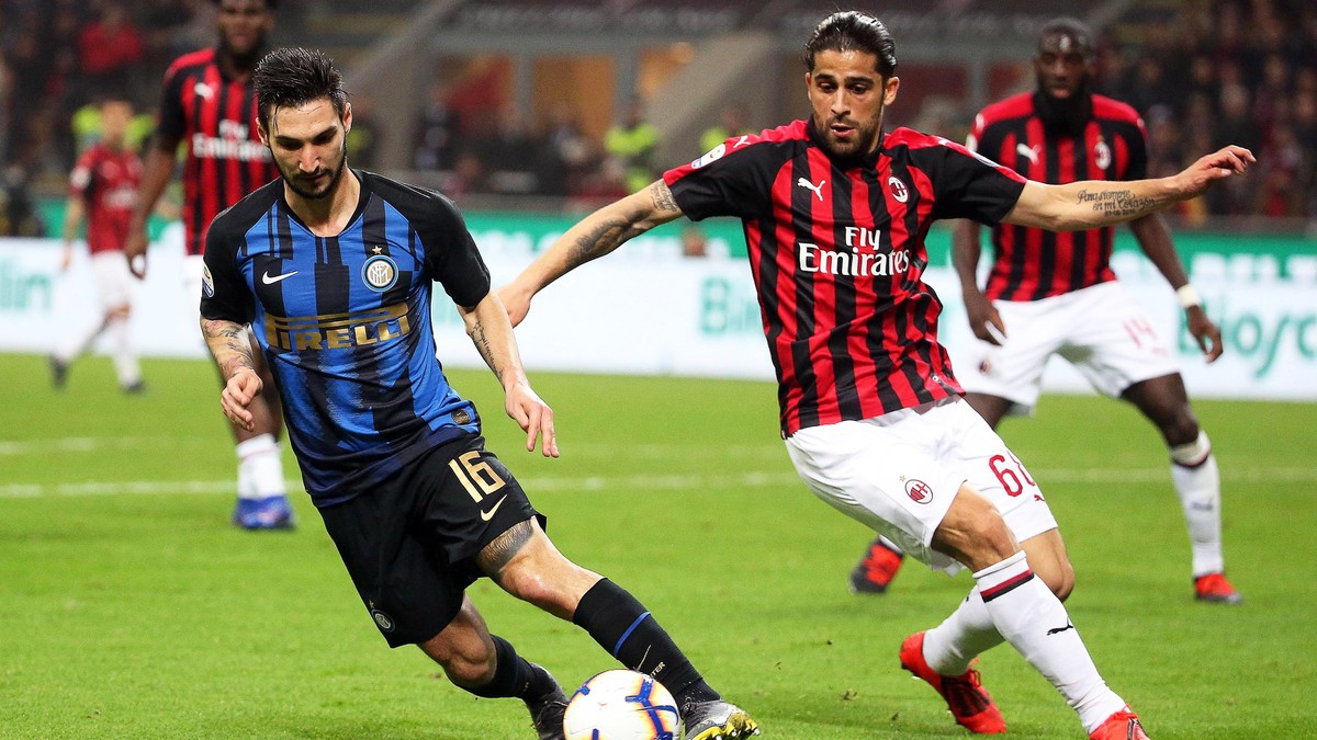 epa07445888 Inter's Matteo Politano (L) in action against AC Milan's Ricardo Rodriguez (R) during the Italian Serie A soccer match between AC Milan and Inter Milan at Giuseppe Meazza stadium ...