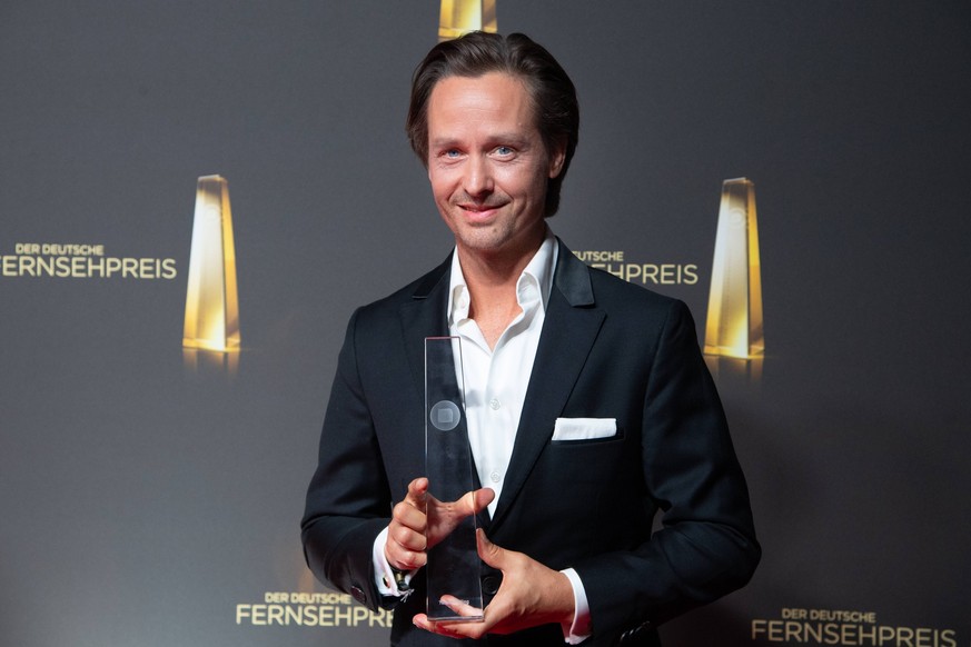 Preistraeger Tom SCHILLING, Bester Schauspieler, Verleihung des Deutschen Fernsehpreises, Der Deutsche Fernsehpreis 2026, Deutscher Fernsehpreis 2026 im Confex Koeln, am 09.09.2025. *** Award Winner T ...
