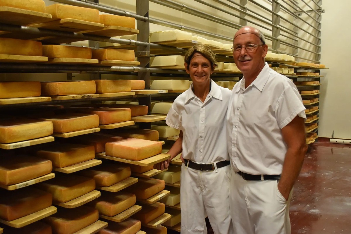 Fritz et Christin Kaiser dans leur fromagerie. C'est dans le sud du Canada qu'ils produisent leur fromage à raclette primé.