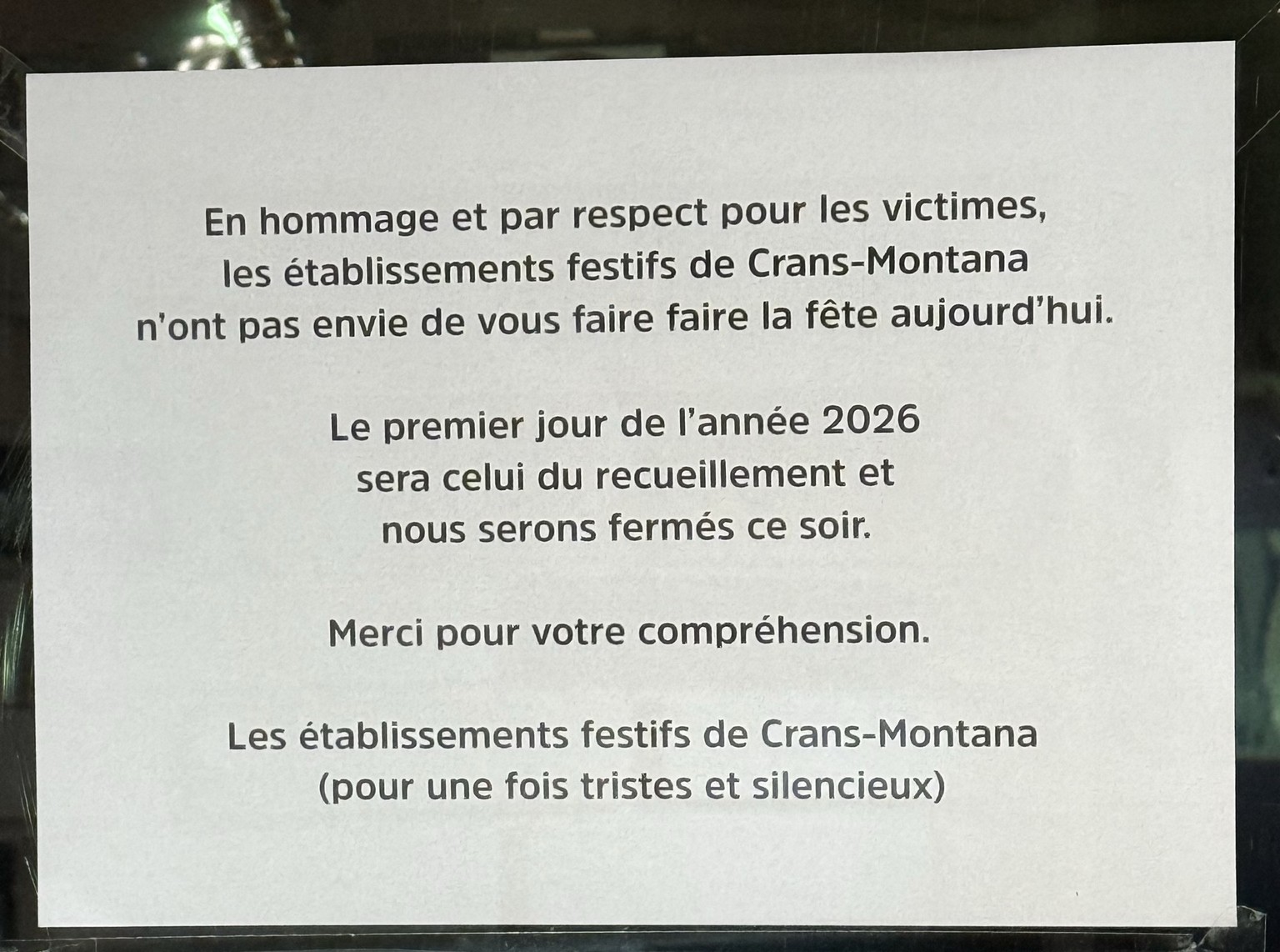 Crans-Montana Zettel bei der Bar