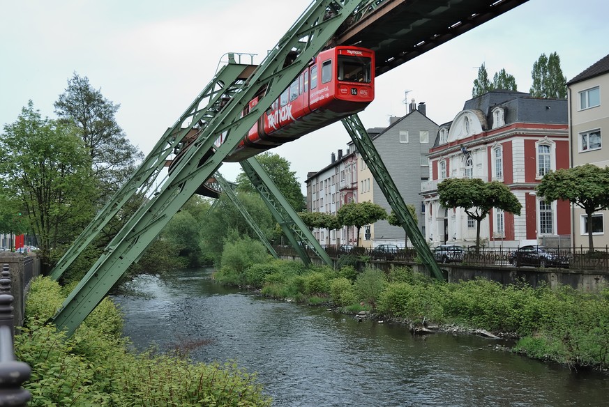 Wuppertaler Schwebebahn http://de.wikipedia.org/wiki/Wuppertaler_Schwebebahn