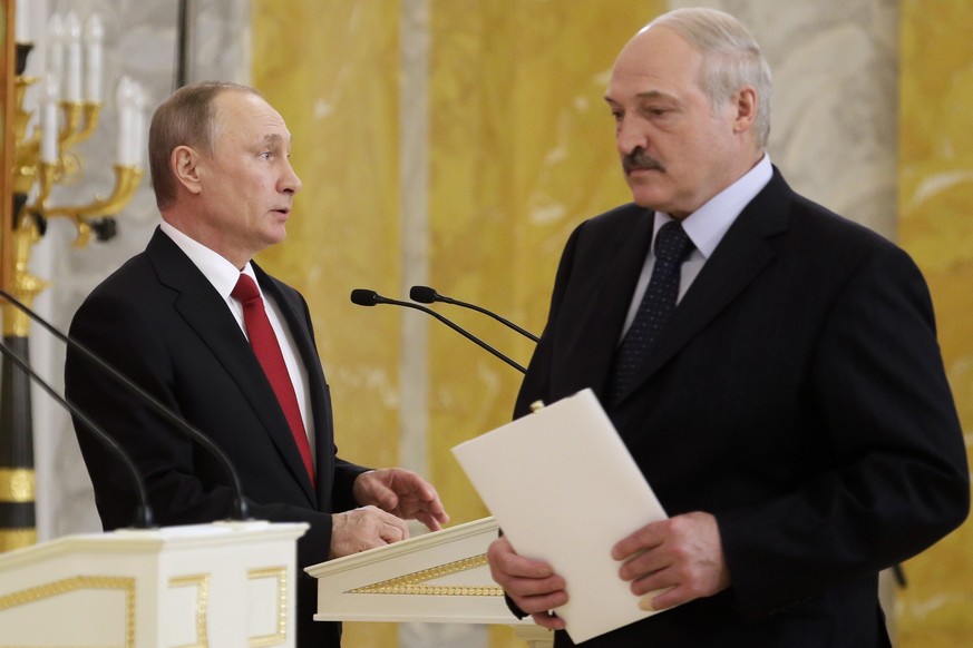 Russian President Vladimir Putin, left, and Belarus&#039; President Alexander Lukashenko arrive at their news conference following the talks at Konstantin palace in St.Petersburg, Russia, Monday, Apri ...