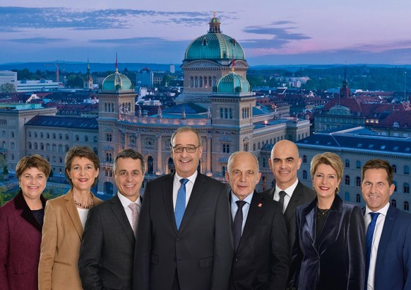 SCHWEIZ BUNDESRATSFOTO 2021
HANDOUT - BILDMONTAGE - Das offizielle Bundesratsfoto 2021 mit den Bundesraeten Viola Amherd, Simonetta Sommaruga, Ignazio Cassis, Guy Parmelin, Ueli Maurer, Alain Berset,  ...