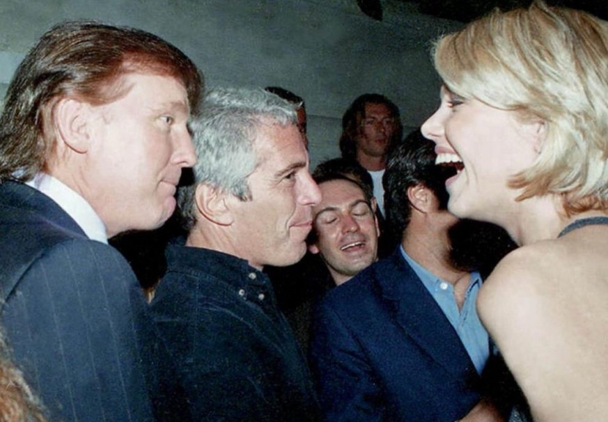 Donald Trump und Jeffrey Epstein mit Model Ingrid Seynhaeve auf einem Foto, das von den Demokraten im Aufsichtsausschuss des Repräsentantenhauses veröffentlicht wurde.