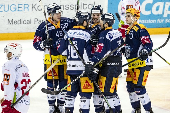 Jubel bei den Spielern des EV Zug beim Eishockey Meisterschaftsspiel der National League zwischen dem EV Zug und den Rapperswil-Jona Lakers, am Freitag, 31. Januar 2020 in der Bossard Arena in Zug. (K ...