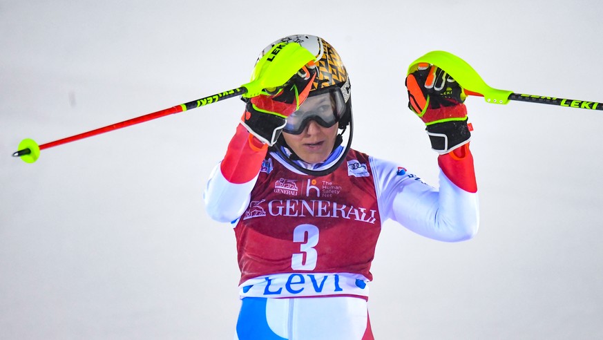 epa09595418 Wendy Holdener of Switzerland reacts in the finish area after the second run of the Women&#039;s Slalom race at the FIS Alpine Skiing World Cup in Levi, Finland, 21 November 2021. EPA/KIMM ...