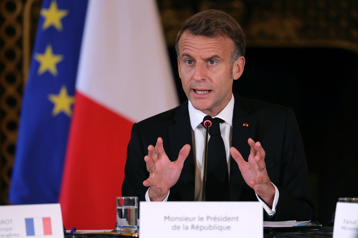France's President Emmanuel Macron speaks during a meeting with European and Arab foreign ministers at the foreign ministry in Paris, France, Thursday, Oct. 9, 2025. (Thomas Samson, Pool Photo vi ...