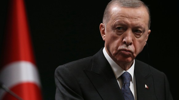 epa10535346 Turkish President Recep Tayyip Erdogan attends a press conference after a meeting with Iraqi Prime Minister Mohammed Shia' al-Sudani at the Presidential Palace in Ankara, Turkey, 21 March.