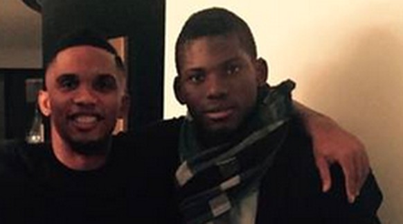 Ein Versuch Kameruns, Embolo für sich zu gewinnen? Am Rande des Champions-League-Spiels in Liverpool kam es zum Treffen mit Superstar Samuel Eto'o, der mittlerweile für Everton spielt.