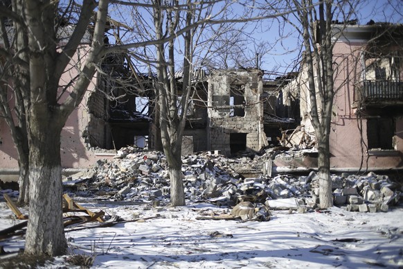 Blick auf zerbombte Gebäude in Mironovka, einem Nachbarstädtchen Debalzewos.&nbsp;