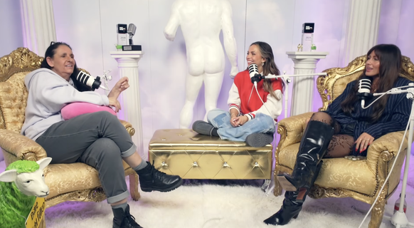 Dara, Karin und Jacky in der neusten Folge «Die Thronfolge».