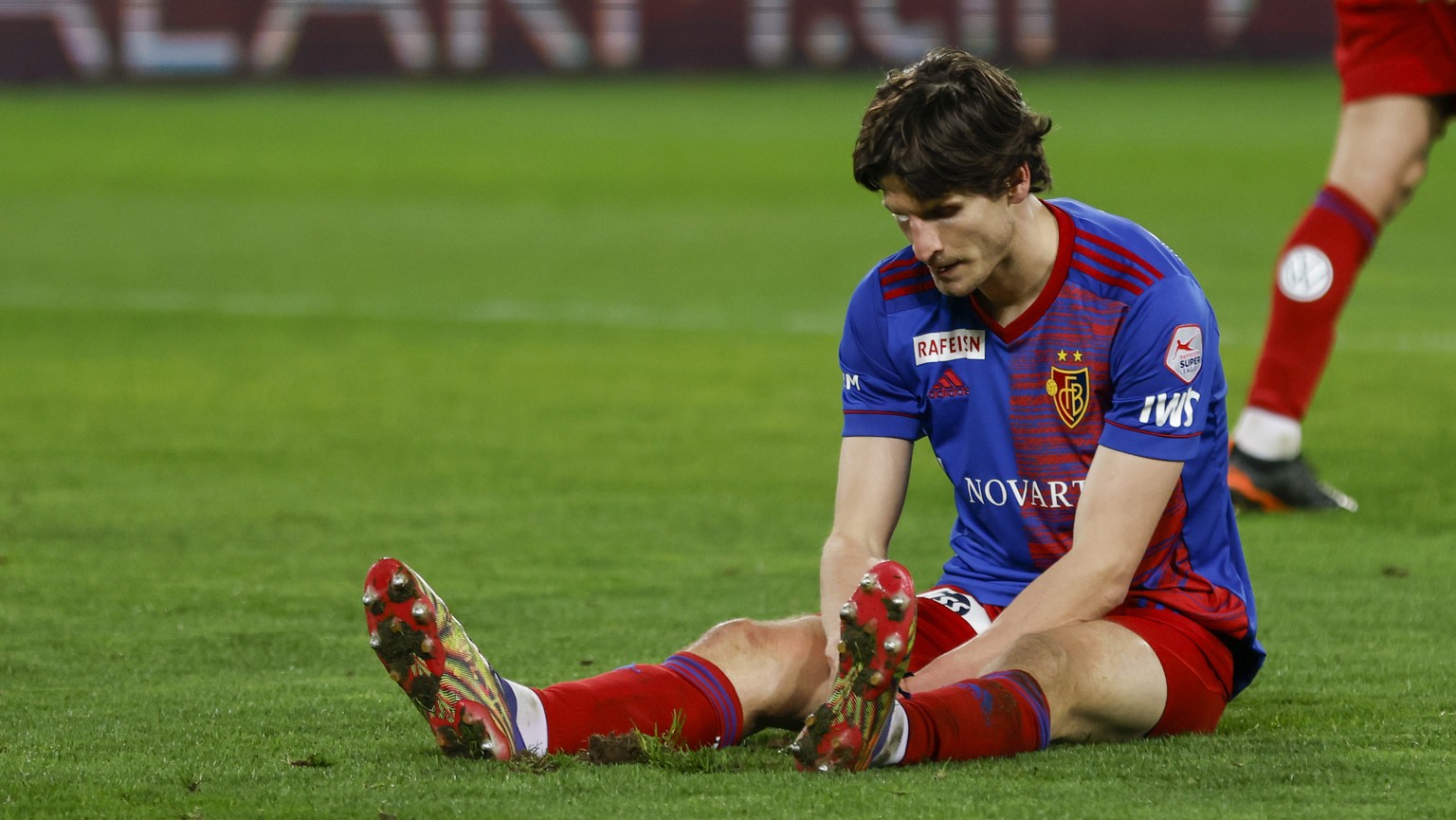 Basels Timm Klose, am Boden, beim Fussball-Qualifikationsspiel der Raiffeisen Super League am Samstag, 27. Februar 2021, im Stadion Kybunpark in St. Gallen. (KEYSTONE/Christian Merz)