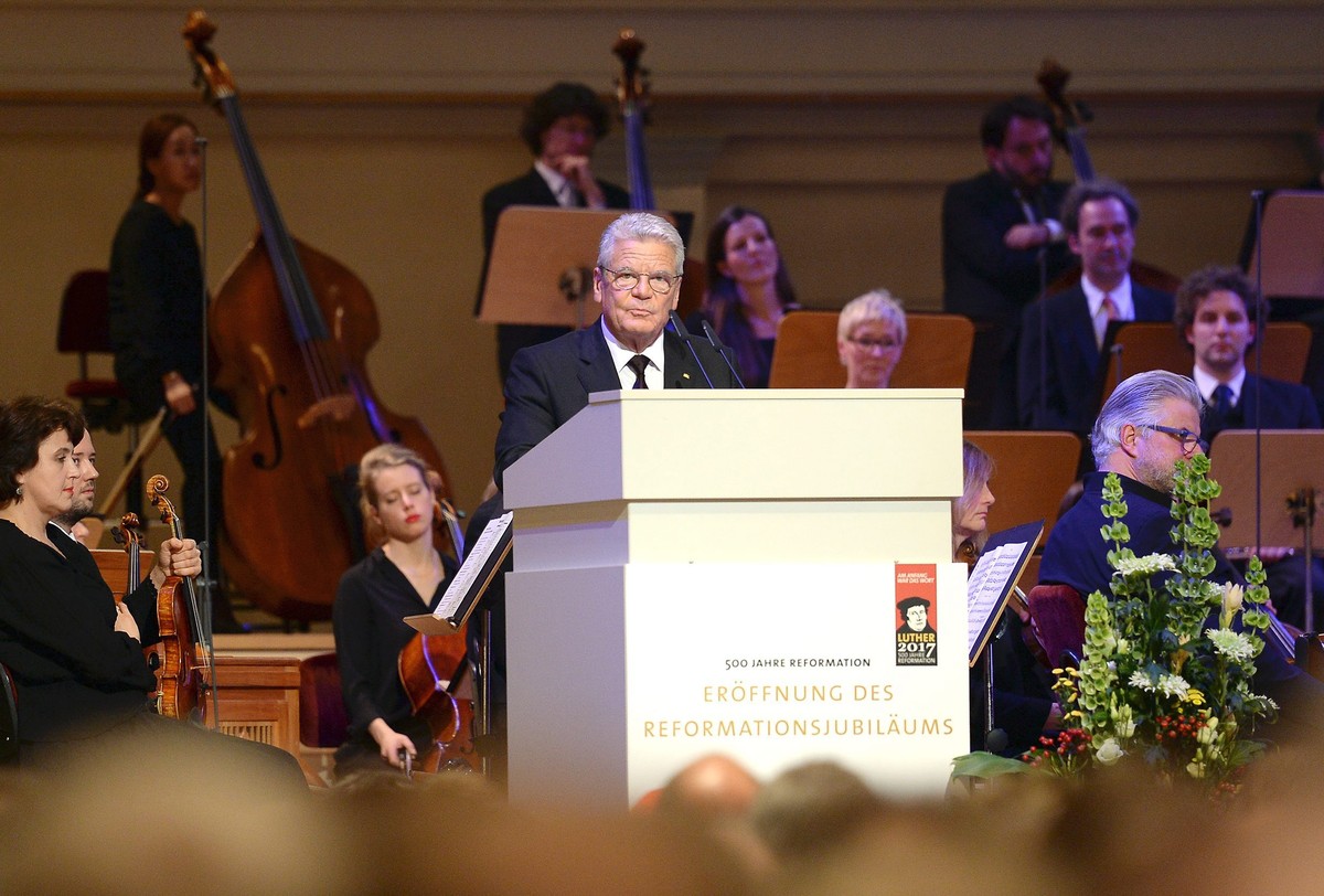 epa05611683 German President Joachim Gauck speaking during the ceremonial act for the opening of the reformation jubilee '500 Years of Reformation' at the Konzerthaus concert house in Berlin ...
