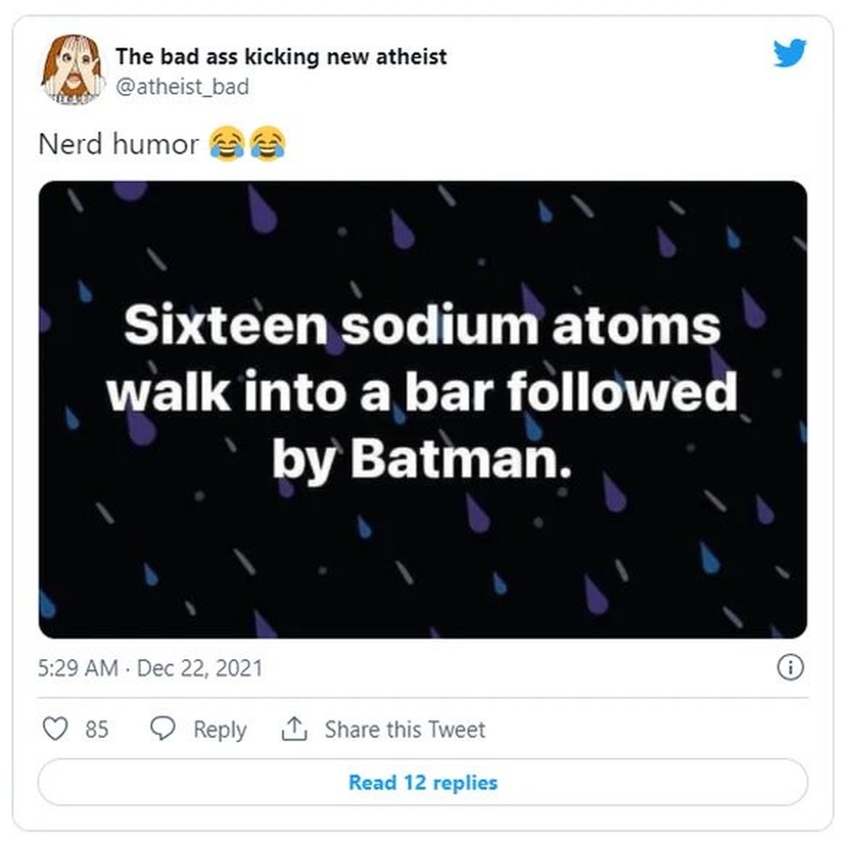 16 atomes de sodium entrent dans un bar, suivis par Batman. Le Sodium est égal au Natrium (Na) sur le tableau périodique des éléments.Soit: «♫Na na na na na na na a na na na na na na Batman ♫»Vous l'a ...