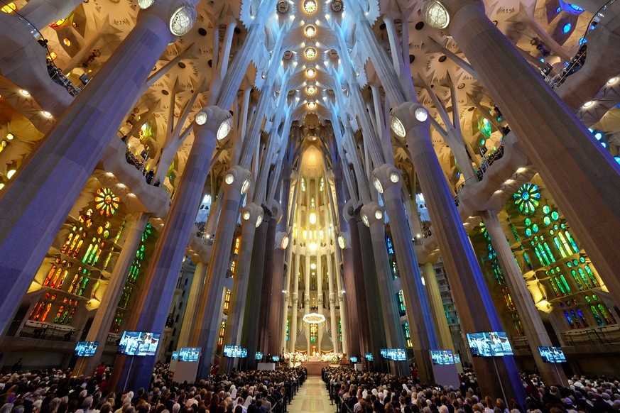 Pope Leo XIV celebrates Mass at the Basilica of the Sagrada Familia in Barcelona, Spain, Wednesday, June 10, 2026. (AP Photo/Bernat Armangue)
Pope Leo XIV