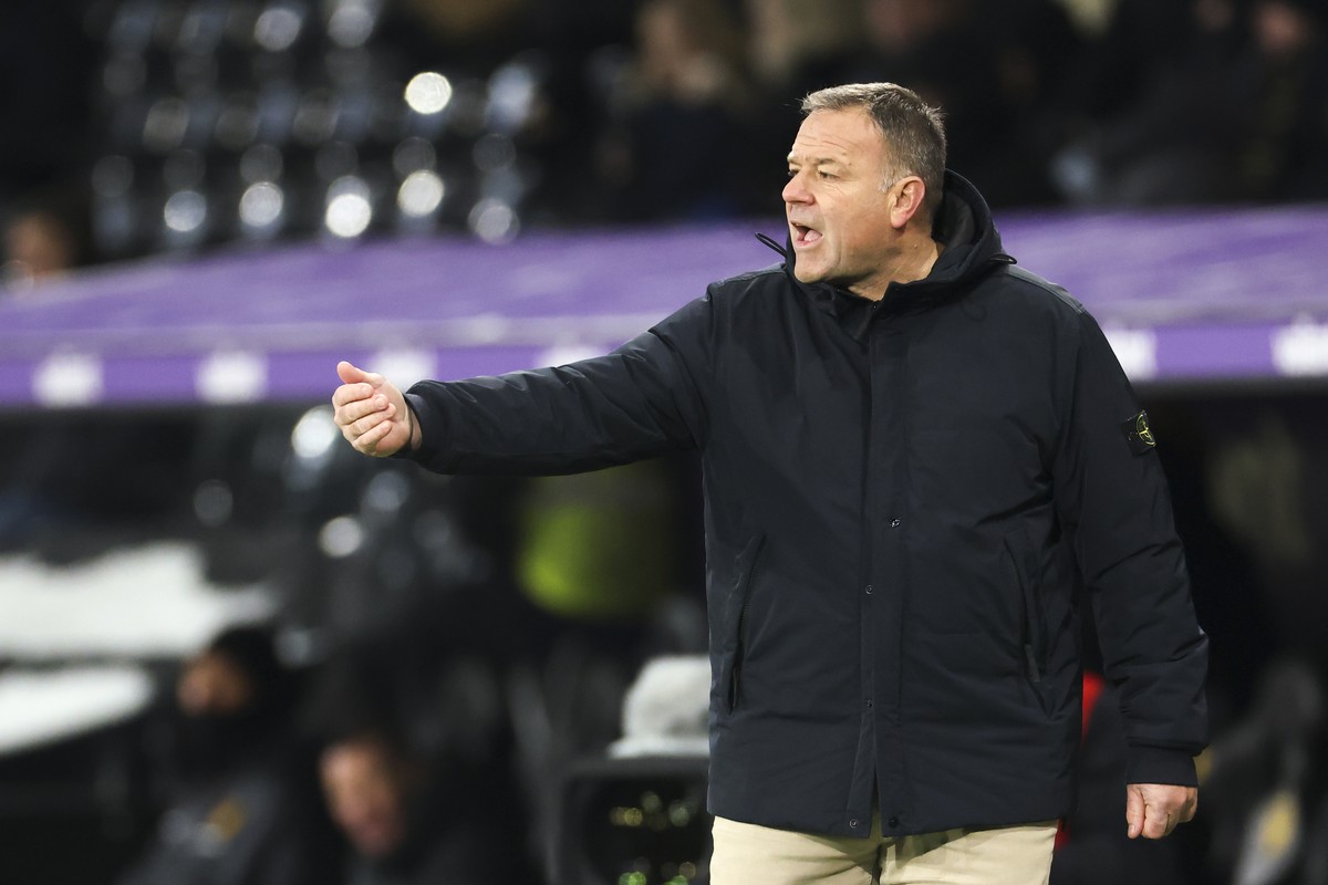 Trainer Patrick Rahmen (FCW) reagiert im Fussball Meisterschaftsspiel der Super League zwischen dem BSC Young Boys und dem FC Winterthur, im Stadion Wankdorf in Bern, am Samstag, 22. November 2025. (K ...