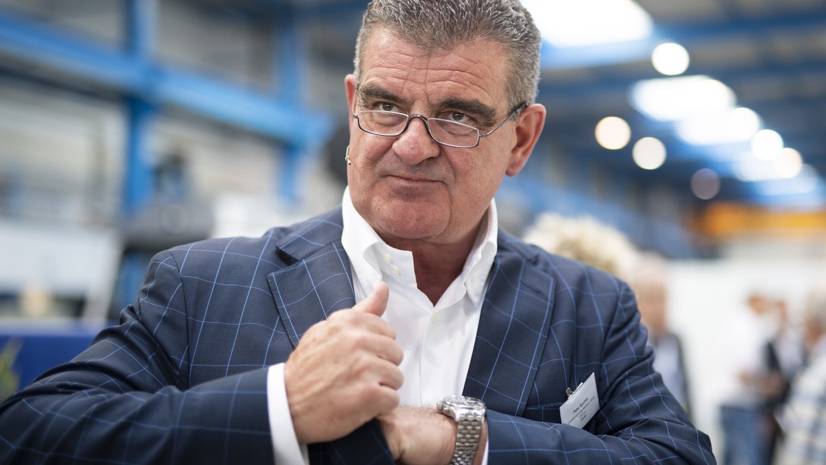 Peter Spuhler, Verwaltungsratspraesident und Group CEO ad interim von Stadler Rail, aufgenommen beim Roll-out des "Flirt" Zuges von Stadler Rail fuer die BLS AG, aufgenommen am Mittwoch, 9.  ...